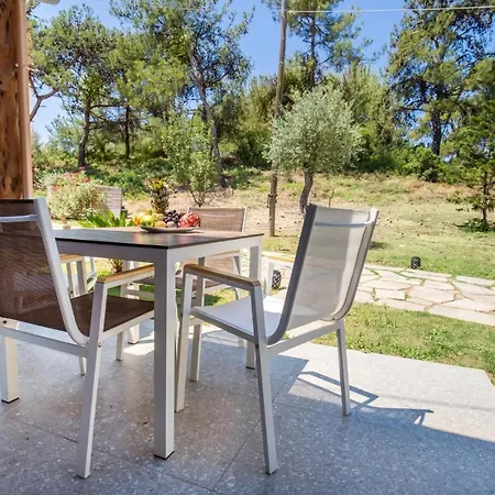 Oasis Deluxe * Pefkari