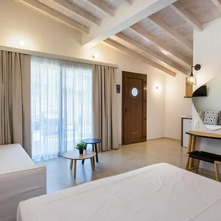 Oasis Deluxe * Pefkari