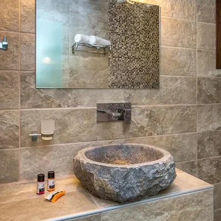 Oasis Deluxe Pefkari