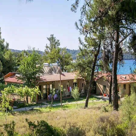 Oasis Deluxe * Pefkari