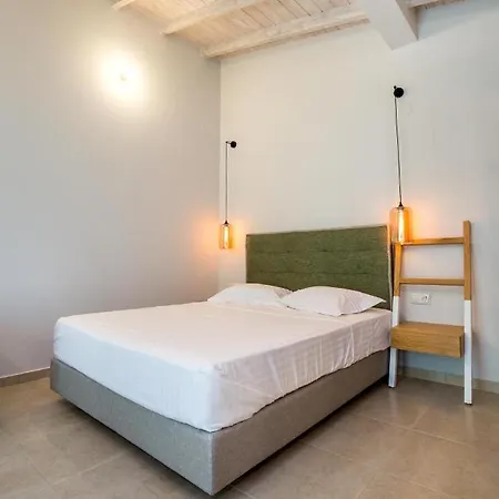 Oasis Deluxe Apartment Pefkari
