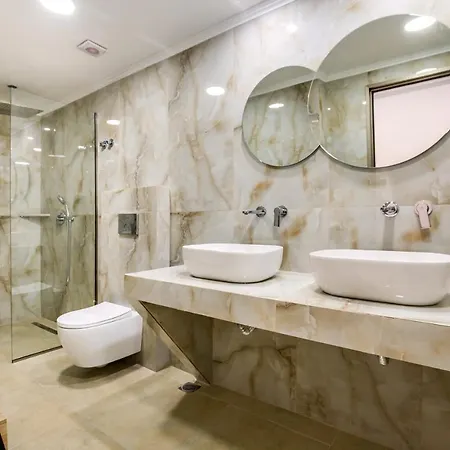 Oasis Deluxe Apartment Pefkari