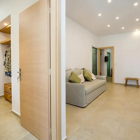 Apartment Oasis Deluxe Pefkari