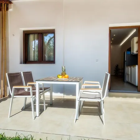 Oasis Deluxe Apartment