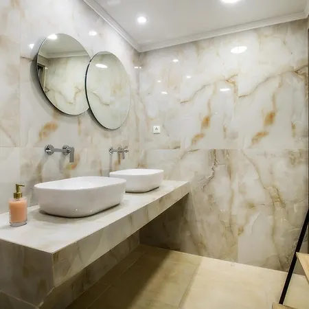 Oasis Deluxe Apartment