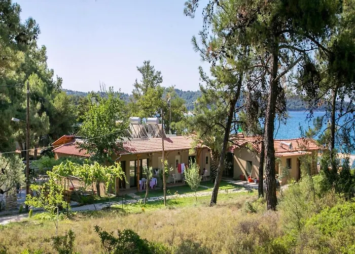 Oasis Deluxe * Pefkari