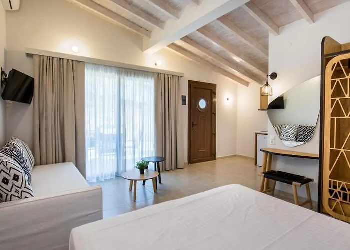 Oasis Deluxe * Pefkari