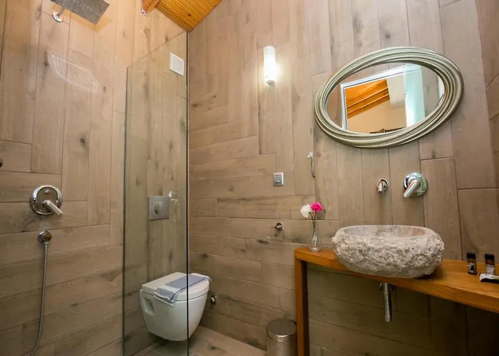 Oasis Deluxe Pefkari